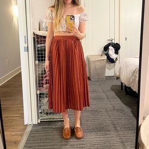 Pleated midi skirt
